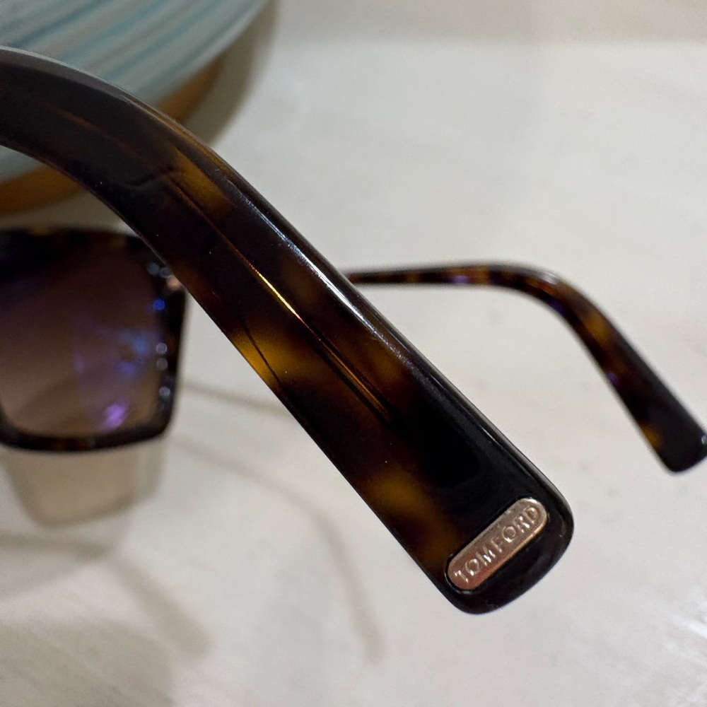 Tom Ford Leah Brown Sunglasses Like New - Picture 5 of 8